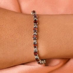 Rotes Granat-Armband, Ca. 20 Cm, Edelstahl, Ca. 15.32 Ct -Mode Zubehör Geschäft 8894993 2